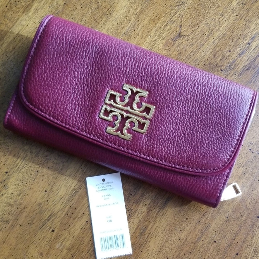 Almost new Tory Burch Envelope Continental Wallet